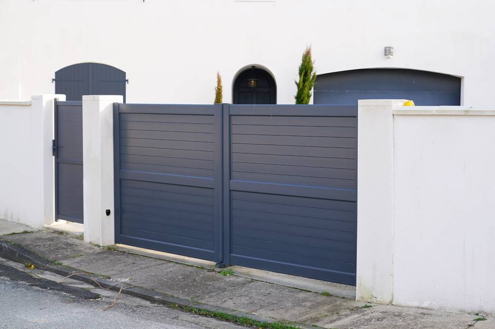 Porte portail près de Saint-Laurent-de-Chamousset